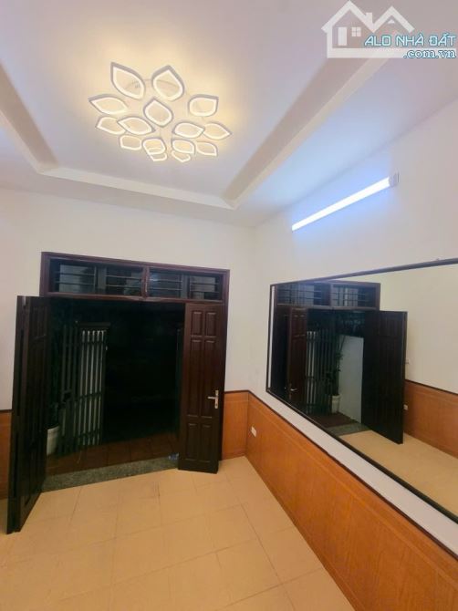 Bán nhà khu vực phố đội cấn Diện tích 44 mx5tang.mặt tiền 3,1m