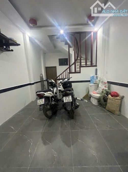 Bán nhà trung tâm Cầu Diễn 5 tầng, 9 phòng khép kín, doanh thu 30tr/tháng