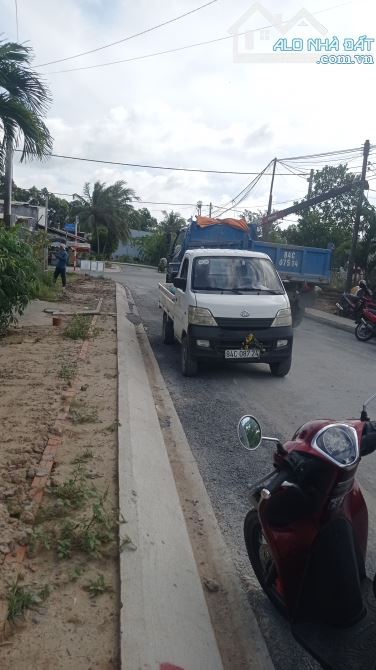 Cần bán đất mặt tiền đường nhựa thạch ngọc bien thuộc khóm 9 phường 9 TP Trà Vinh