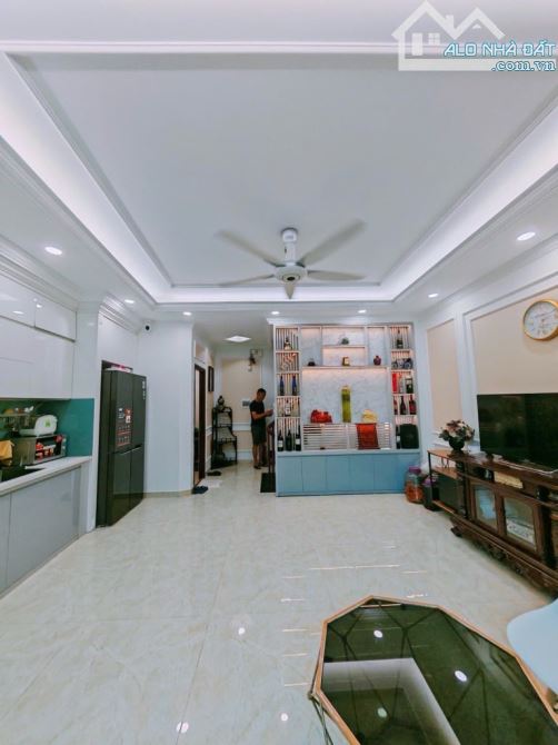 Tôi Bán Nhà Doãn Kế Thiện 40m , 5 Tầng , Lo Góc , Dân Xây , Ô Tô Đỗ Cửa , 3 Thoáng, Ở Ngay