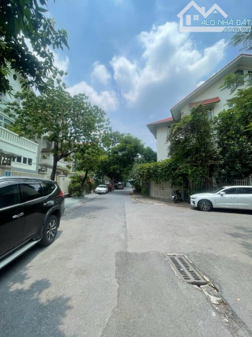 +SIÊU PHẨM- BT LÀNG VIỆT KIỀU CHÂU ÂU -MỖ LAO-HÀ ĐÔNG. #260m2/4T/MT16m.Chào 65 Tỷ!!