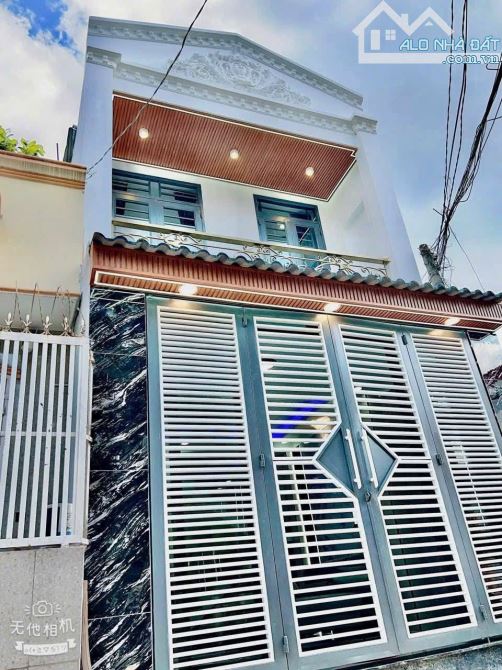 BÁN NHÀ ĐẸP 40M2-2PN-2WC-GIÁ 2 TỶ500-NGAY THỊ TRẤN HÓC MÔN- GỌI CHO EM XEM NHÀ