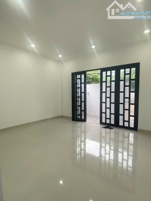 Bán nhà ngang khủng 5.7m - Nhỉnh 4 tỉ - 1 phút Lê Văn Việt, Song Hành