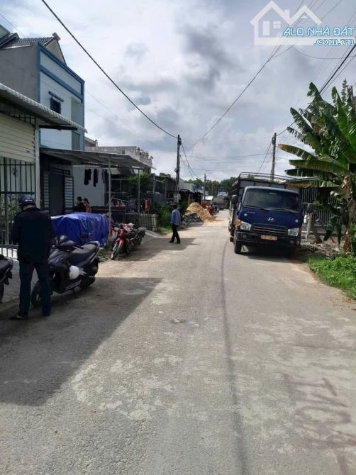 BÁN NHÀ TRỌ 125M2-KHU DÂN CƯ TÂN ĐỨC-THU NHẬP 11 TR/THÁNG-GỌI CHO EM XEM TRỌ