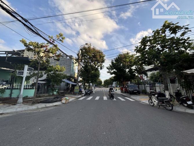 Bán đất tặng nhà mặt tiền đường Phạm Vấn