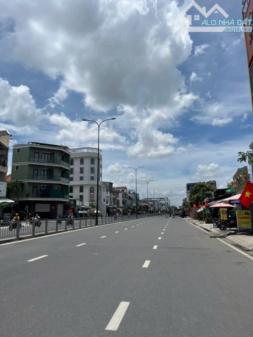 Bán nhà mặt tiền Dương Quảng Hàm, Gò Vấp 16 Tỷ