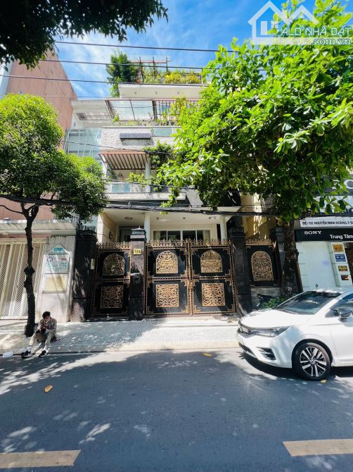 Giảm 5 Tỷ Siêu Biệt Thự Nguyễn Minh Hoàng - Tân Bình - 8,8x20m - 5 Tầng - Giá 54 Tỷ.