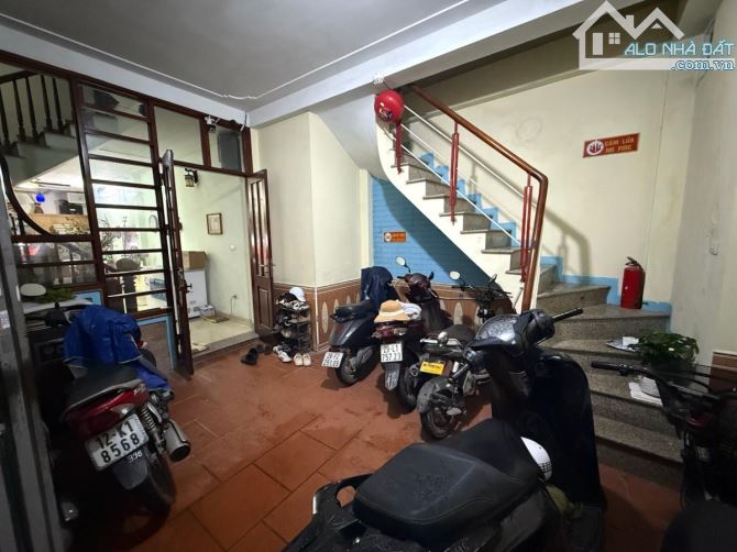 Nhà 58m2 ở Phùng Khoang, 6 tầng, 8PN, vừa ở vừa cho thuê cực đông khách, ngõ rộng, tiệních