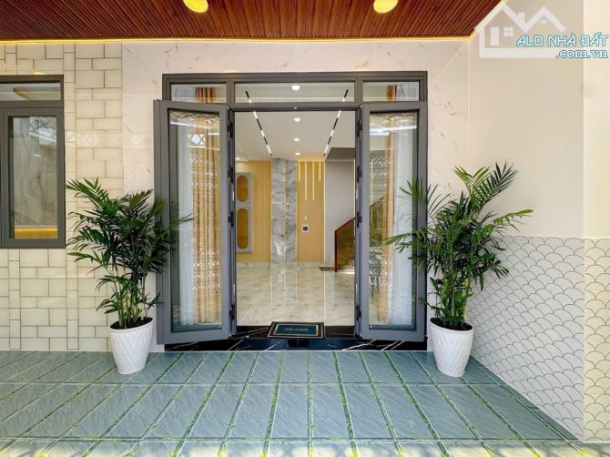 Nhà mới , Q7,ngang 14m, chia làm 2 căn, tặng full nội thất mới, khu dân cư hiện hữu,