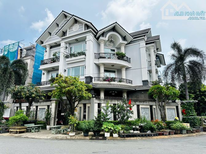 Hàng hiếm góc 2 mặt tiền Nguyễn Bá Huân - Xuân Thủy - 13x15m - XD Hầm 6 tầng - Giá: 53 tỷ