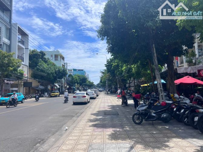 Cần bán lô đất tặng nhà cấp 4 đường Nguyễn Lộ Trạch. Gần Biển Hoàng Diệu - Tp Nha Trang