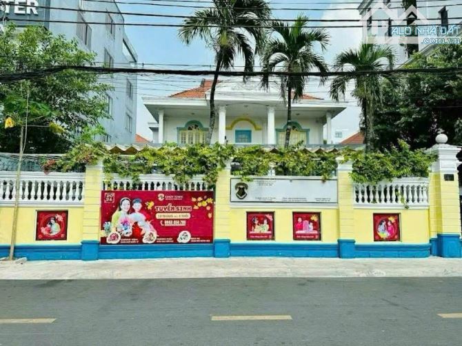 CHO THUÊ BIỆT THỰ 39B NGUYỄN DUY HIỆU Q2, DIỆN TÍCH: 20x30M, TRỆT 1 LẦU, GIÁ 190 TRIỆU
