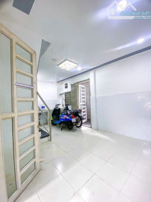 KHU TRUNG TÂM Q10 NGANG 5M2 NHÀ 2 MẶT HẺM TRƯỚC SAU 3TỶ