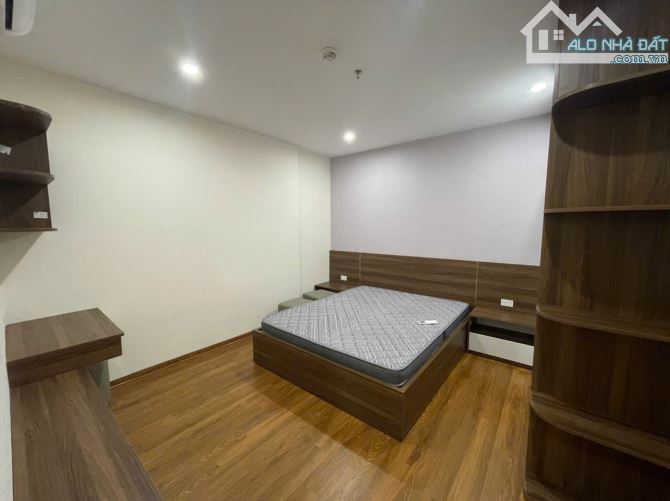 Cho thuê góc Thanh Bình 76m2, 2 ngủ 2vs, tầng cao, đầy đủ nội thất đẹp, ở được luôn