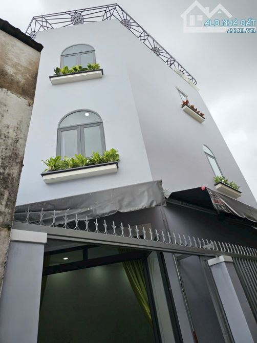 Nhà 3 tầng đẹp sát MT Nguyễn Văn Quá, chợ Cây Sộp