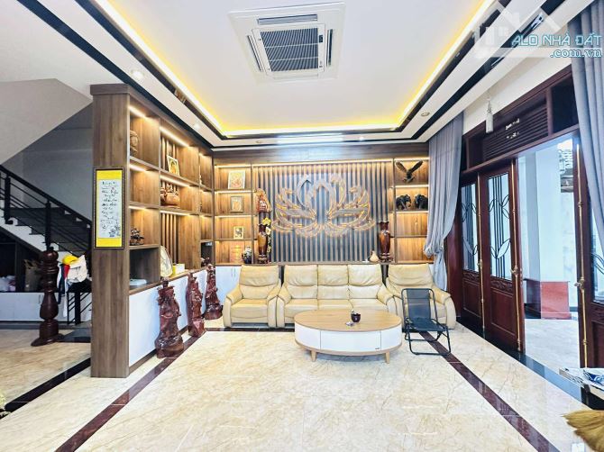 🔥BÁN BIỆT THỰ 4 TẦNG MẶT TIỀN PHÙNG CHÍ KIÊN, ĐẲNG CẤP GIỮA LÒNG TP HUẾ 🔥DT 198m2