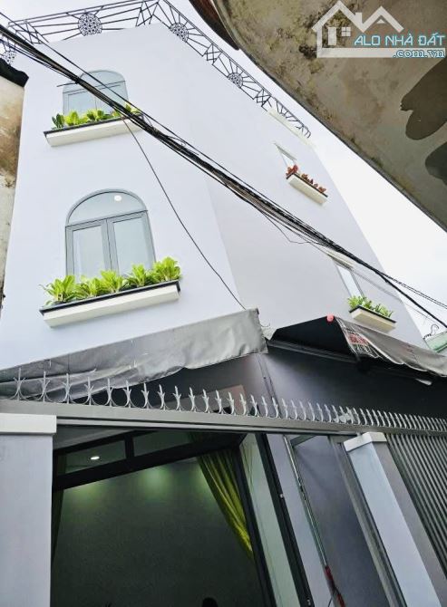Bán Nhà Nguyễn Văn Quá Q12 - 38M2(4,5 x 9 )- 4Tầng- HXH- Chỉ 4,05 Tỷ.