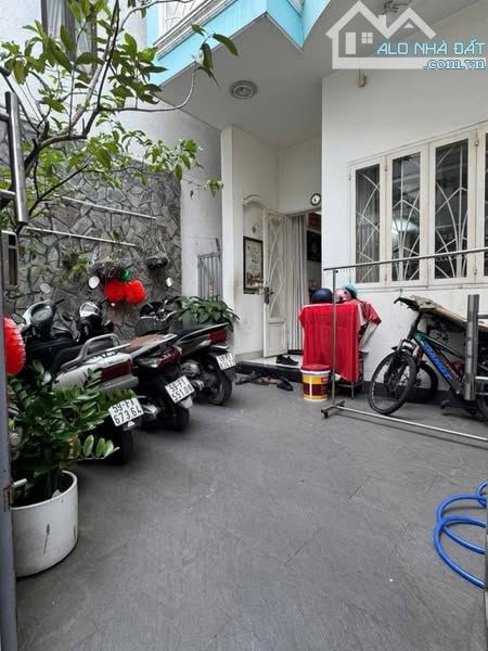 NHÀ ĐẸP HOÀNG HOA THÁM - 68M2 - 3 TẦNG - CHỈ 8.X TỶ - HẺM XE HƠI - PHÚ NHUẬN .
