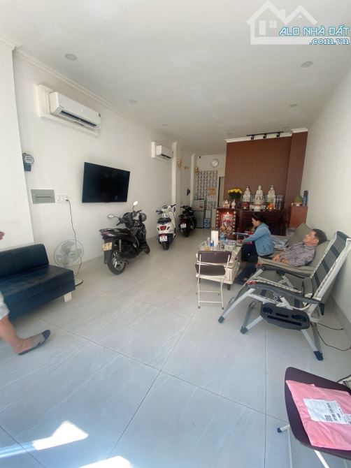 Nhật Tảo quận 10 48/57m2 6 tầng giá chỉ 27 tỷ