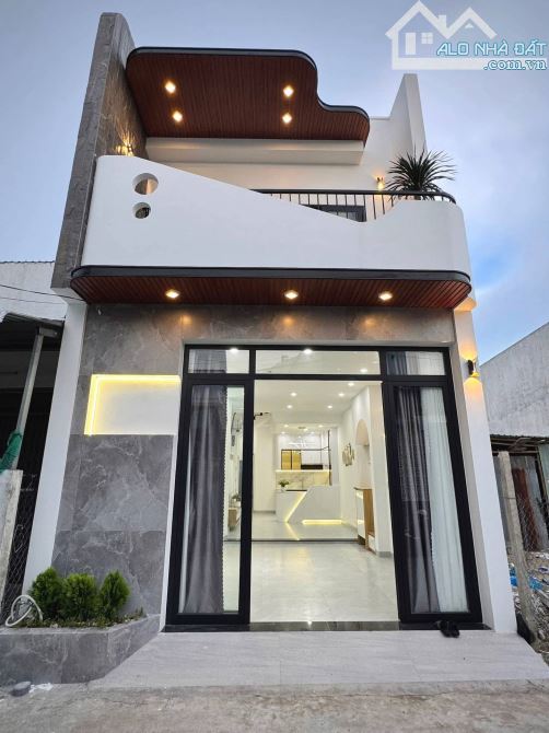 Bán rẻ nhà nguyên căn mới xây đường Hồ Văn Cống, Bình Dương, 1 trệt 1 lầu giá 1 tỷ 9