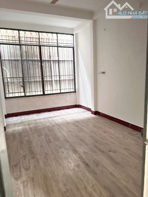 Cho thuê nguyên căn nhà mặt tiền đường Nguyễn Ái Quốc 1 trệt 3 lầu