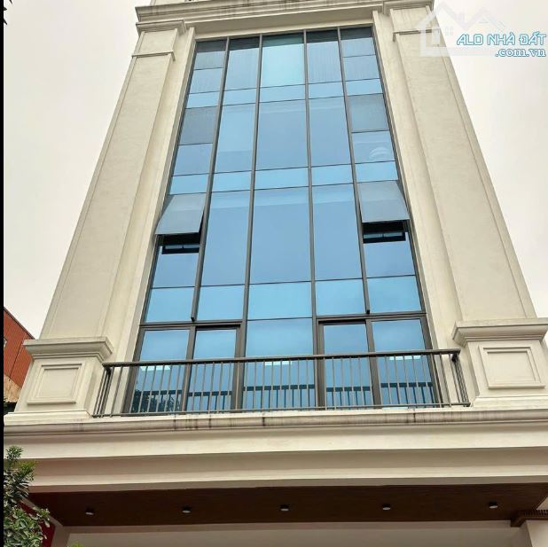 SIÊU PHẨM MẶT PHỐ NGUYỄN HOÀNG TÔN 169M2 x 9 TẦNG – SÁT CIPUTRA – DÒNG TIỀN 2,4 TỶ/NĂM