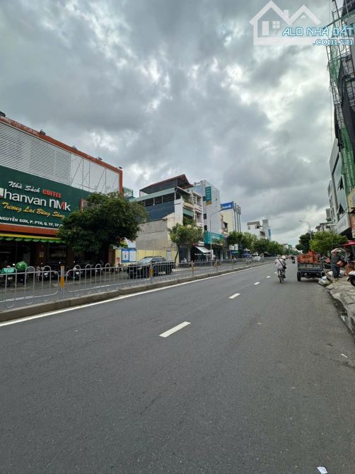 cho thuê nhà MT nguyễn sơn 8x20 1 trệt 3 lầu khu vực sầm uất