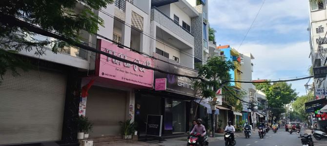 Mặt tiền 3 tầng Nguyễn Hồng Đào, đang kinh doanh, 17.9 tỷ