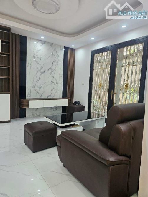 BÁN BIỆT THỰ LÔ GÓC - NGÕ BA GÁC- Ô TÔ 7 CHỖ CÁCH 20M - TRUNG TÂM BA ĐÌNH