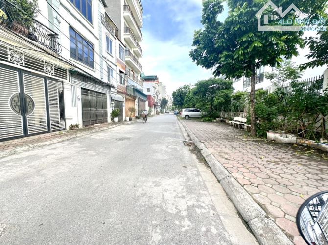 siêu phẩm thạch bàn – nhà 7 tầng lô góc, thang máy, ô tô vào – chỉ 10.x tỷ