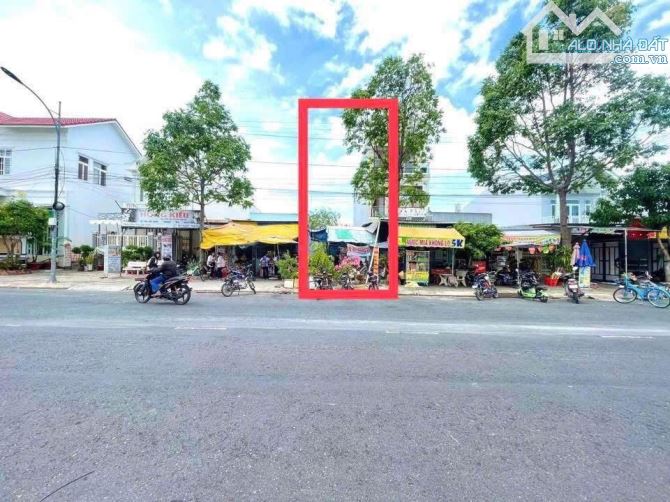 Bán GẤP Nền - MẶT TIỀN - vị trí đẹp. Đối diện cổng trường Trần Hoàng Na