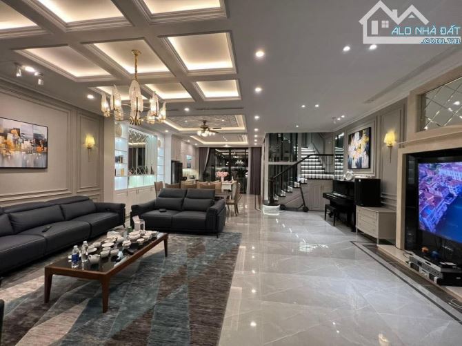 Bán nhà Ngô Gia Tự, Long Biên: 42m2, 4 tầng, 8.19 tỷ, 2 mặt tiền, ngõ ô tô thông