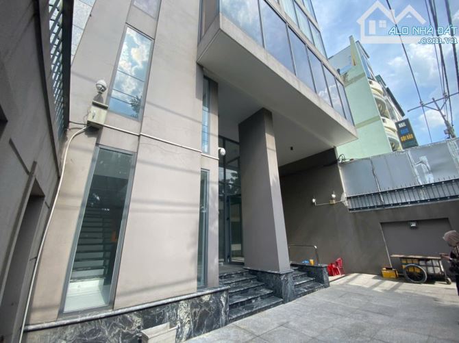 Tòa nhà KDC Trung Sơn 10x20m 4 lầu thang máy nhà mới 100% giá 120 triệu