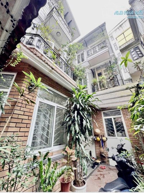 Cần bán nhà Phố Nguyễn Đình Chiểu - 90m2 x 4 Tầng - Đẹp như biệt thự - Sổ đỏ vuông đẹp