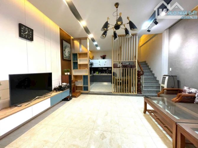 CH0 THUÊ NHÀ 3 TẦNG MẶT TIỀN BÙI XUÂN PHÁI - GẦN TRƯỜNG LUẬT, TP HUẾ