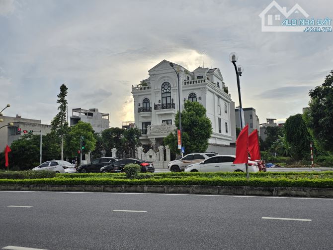 Bán đất BT ĐH Long Thông 2 đầu Đg Lý Thánh Tông DT 270m, MT15m,Hướng TB&ĐN,Giá 33 tỷ