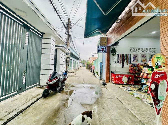 Kẹt tiền, bán rẻ nhà Tân Phong SR,TC, sân oto, đường oto chỉ 2,7 tỷ
