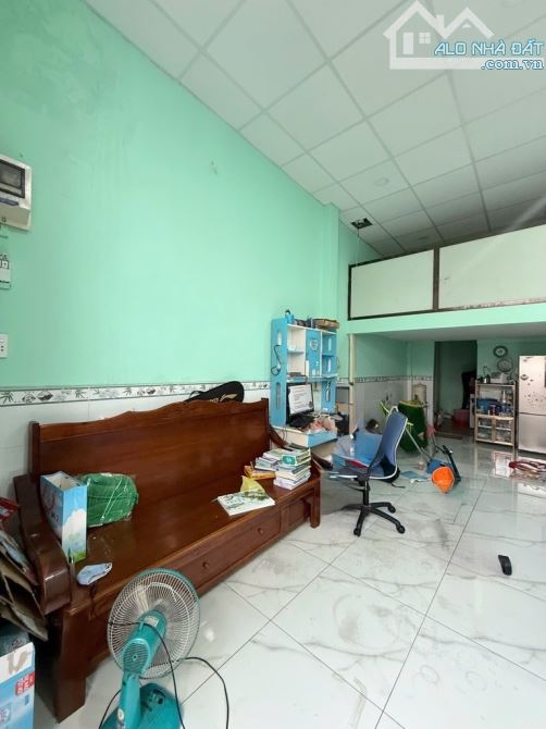 Hiếm Lạc Long Quân,Tân Bình,3 Tầng , Hẻm 6M, Ô Tô Vào Nhà , Lô Góc , Giá Chỉ 6.3 Tỷ TL