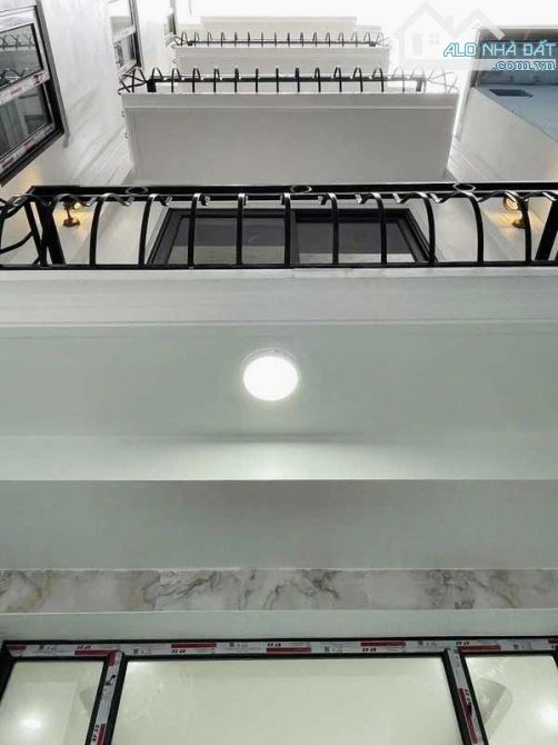 Hot chủ nhà ưu ái kỉ niệm cho anh chị căn nhà 5 tầng tại Vân Canh cách đường oto 50m