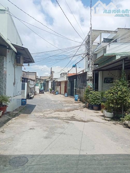 Nhà c4 phường dĩ an gần chợ dĩ an. Giá đầu tư
