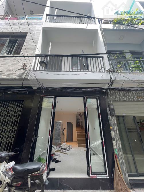 Bán nhà 3 tầng - 21m2 - Hẻm 4m - Hoàng Diệu Quận 4.