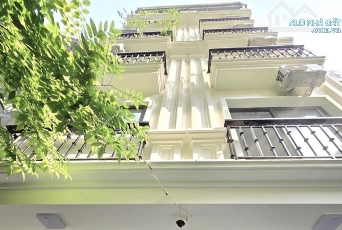 LÕI BA ĐÌNH-NHÀ ĐẸP -THANG MÁY- Ở NGAY - GẦN PHỐ ĐỘI CẤN-Ô TÔ TRÁNH- NGÕ THÔNG