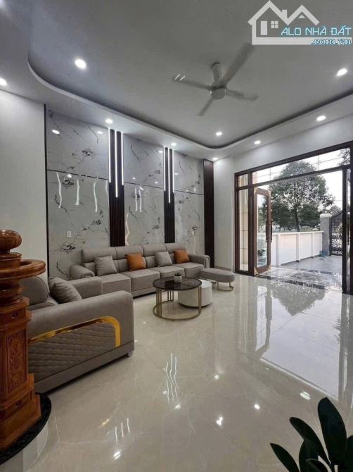 NHÀ Ở NGAY, 3 TẦNG, 5x30, HẺM 12M, VỈA HÈ, THỦ DẦU, 5 ĐỒNG TL