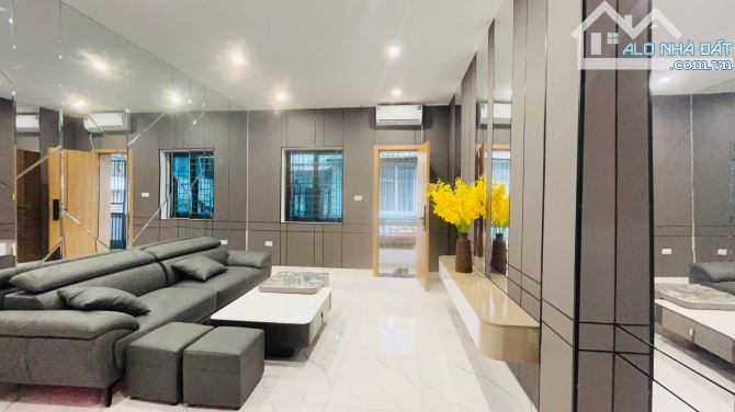 BÁN CĂN TẬP THỂ  ĐẸP HƠN CHUNG CƯ , SỬ DỤNG 160M  3 MẶT THOÁNG, 3 PN,  MẶT PHỐ THÁI THỊNH