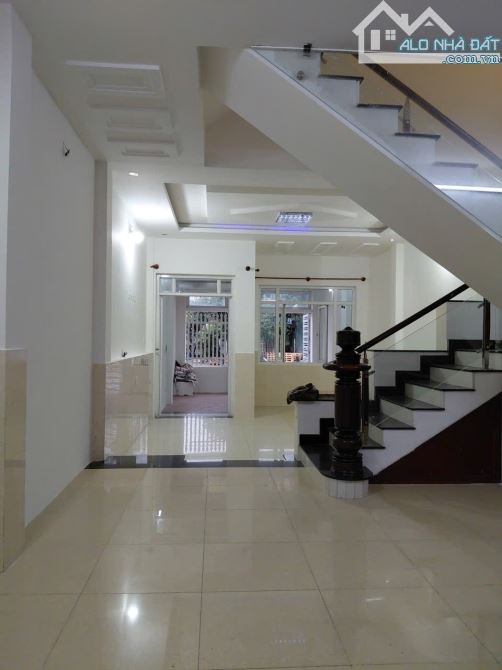 NHÀ MT 12M, Ở NGAY, DT 86M2 ( 5x17.3 ), VỈA HÈ, SÂN THƯỢNG, DĨ AN, NHỈN 3 ĐỒNG TL NHANH