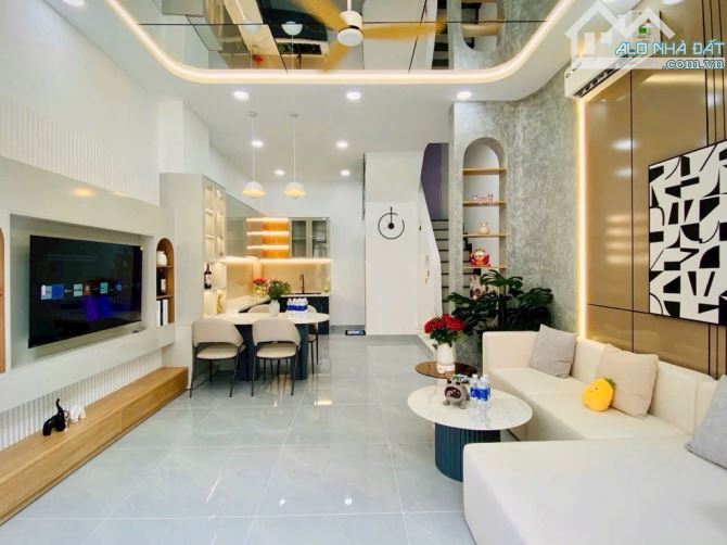Bán Nhà Gò Vấp - Hẻm Xe Hơi VF3 Vào Nhà - 4 Tầng - 41m2 - Full Nội Thất - Nhỉnh 5 Tỷ