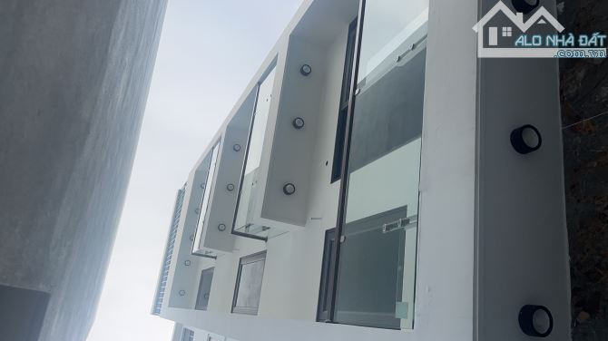 Bát Khối Long Biên nhà mới 6 tầng nội thất đầy đủ siêu hót