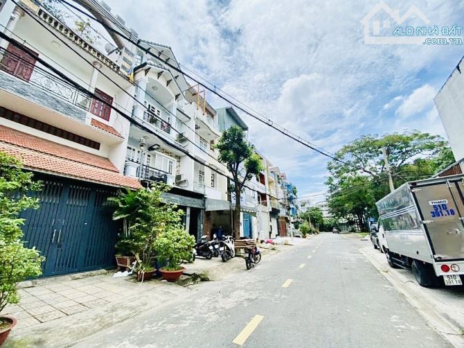 Khu Tên Lửa - Nhà thờ PhaoLô - 5m x 20m - 4 tầng - 4PN - Gần công viên