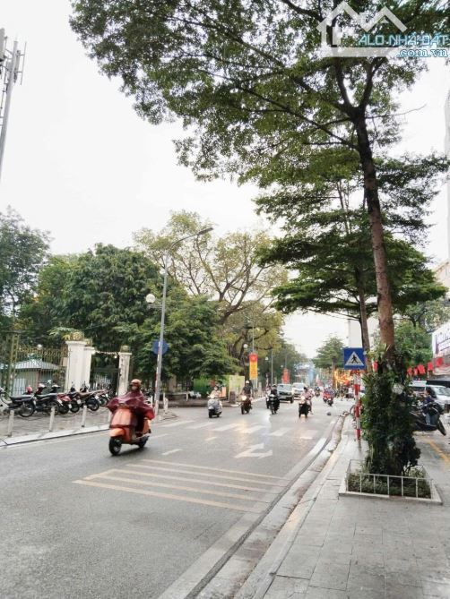Bán nhà mặt phố Nguyễn Đình Chiểu 42m2, 7T thang máy đẹp View công viên thống nhất
