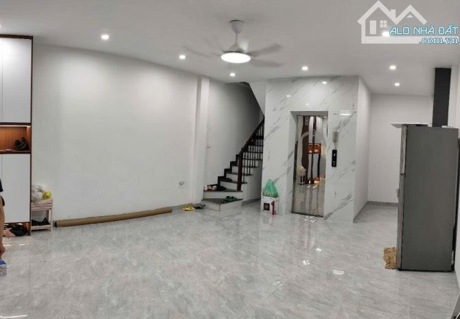 Bán Nhà Xây Mới Ba Đình DT 40m²×7 Tầng Thang Máy Full Nội Thất Gần Phố Gần Lăng Bác